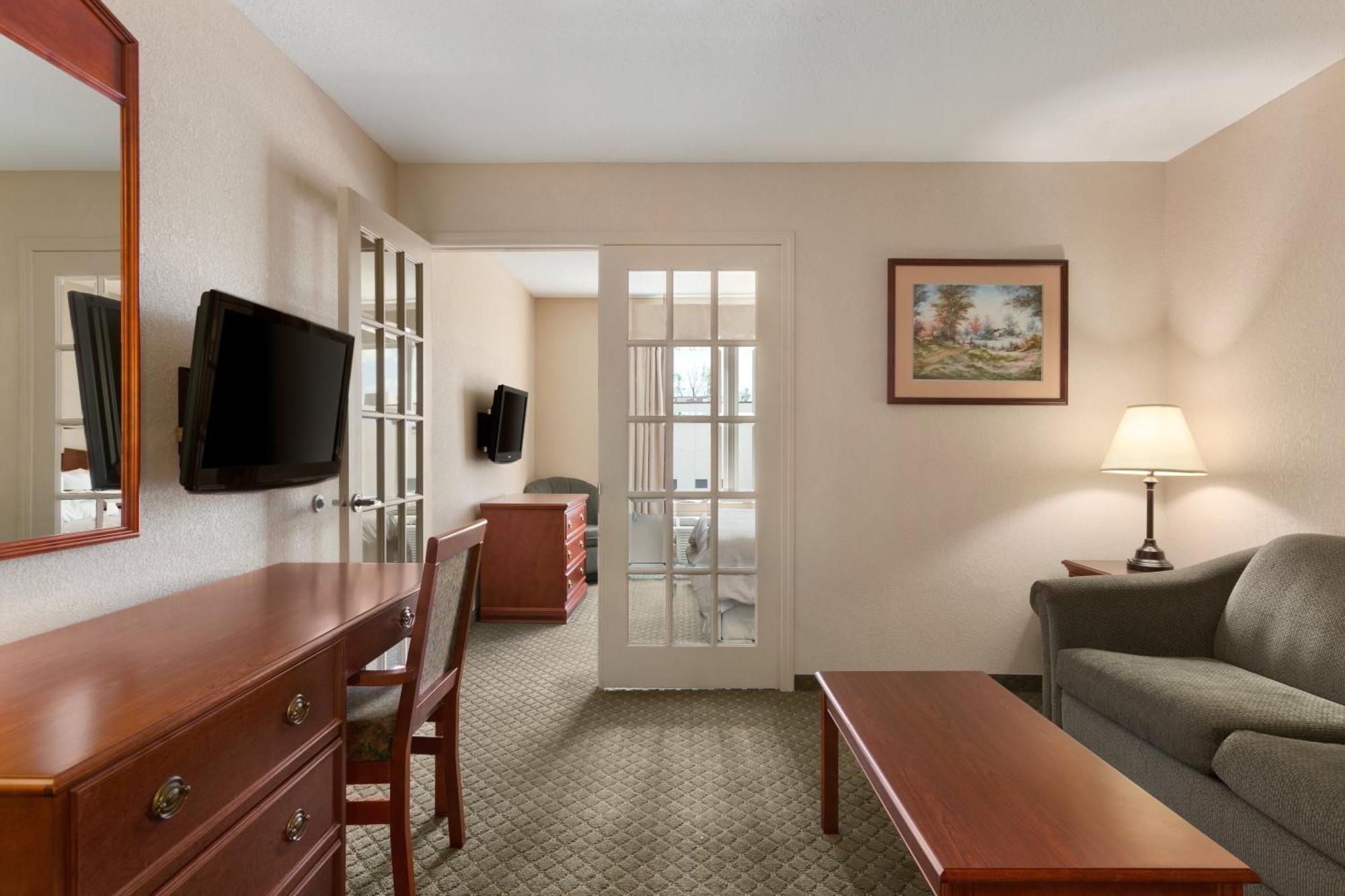 Days Inn & Suites By Wyndham Winkler Dış mekan fotoğraf
