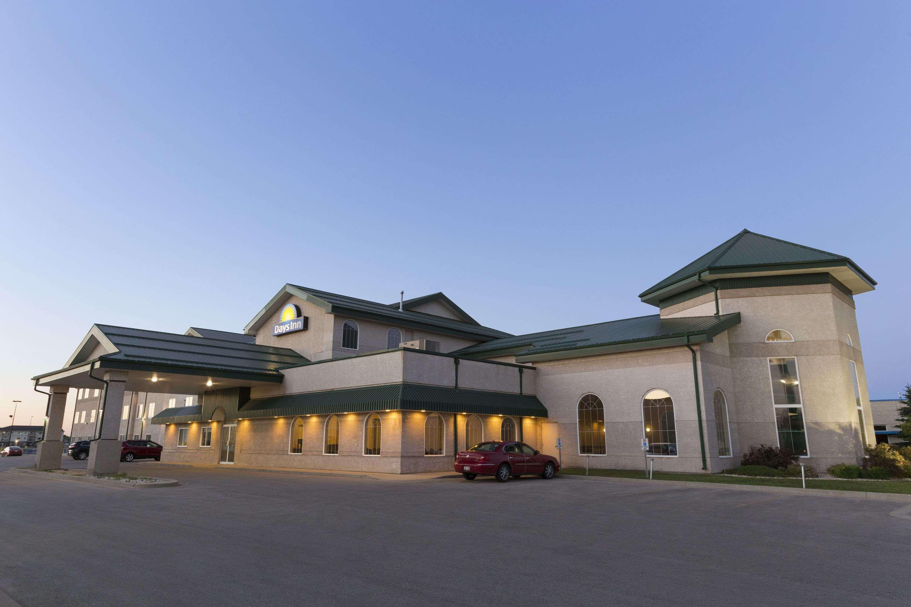Days Inn & Suites By Wyndham Winkler Dış mekan fotoğraf