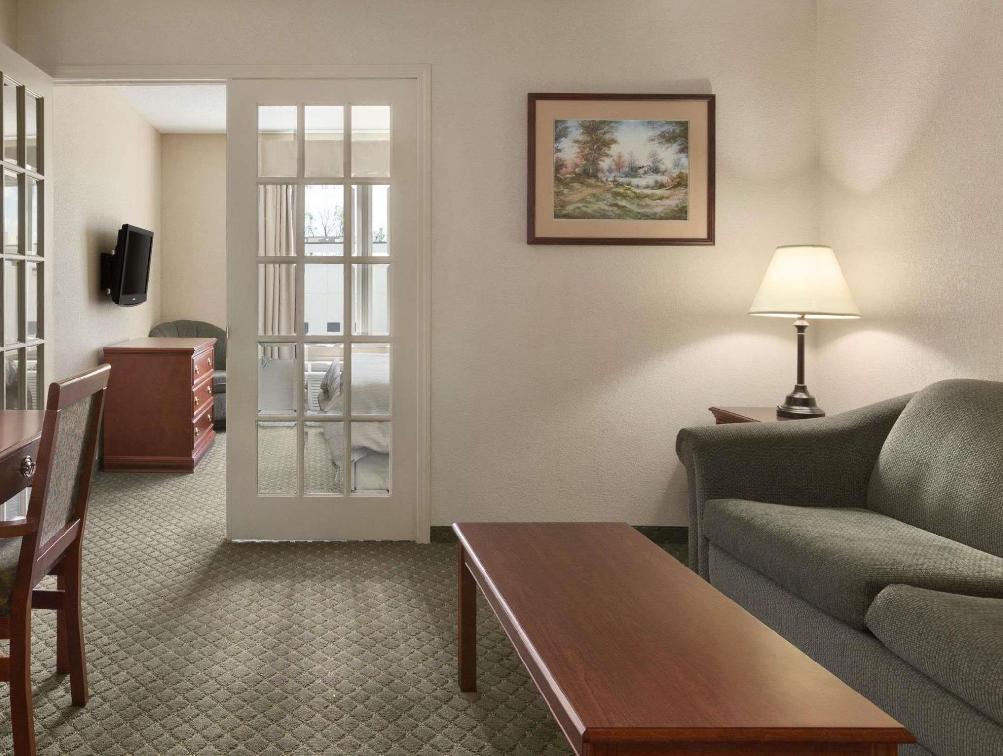 Days Inn & Suites By Wyndham Winkler Dış mekan fotoğraf