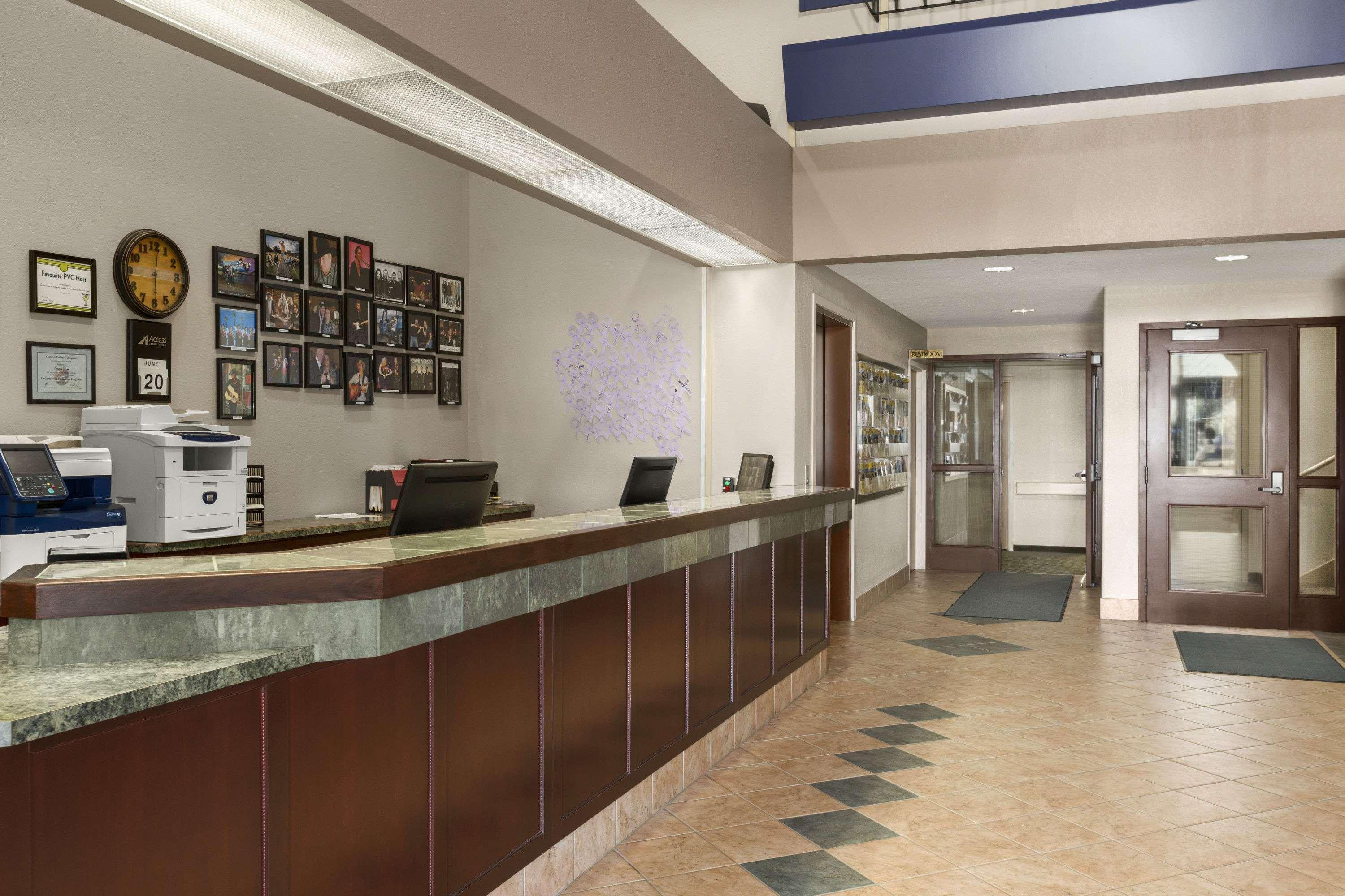Days Inn & Suites By Wyndham Winkler Dış mekan fotoğraf