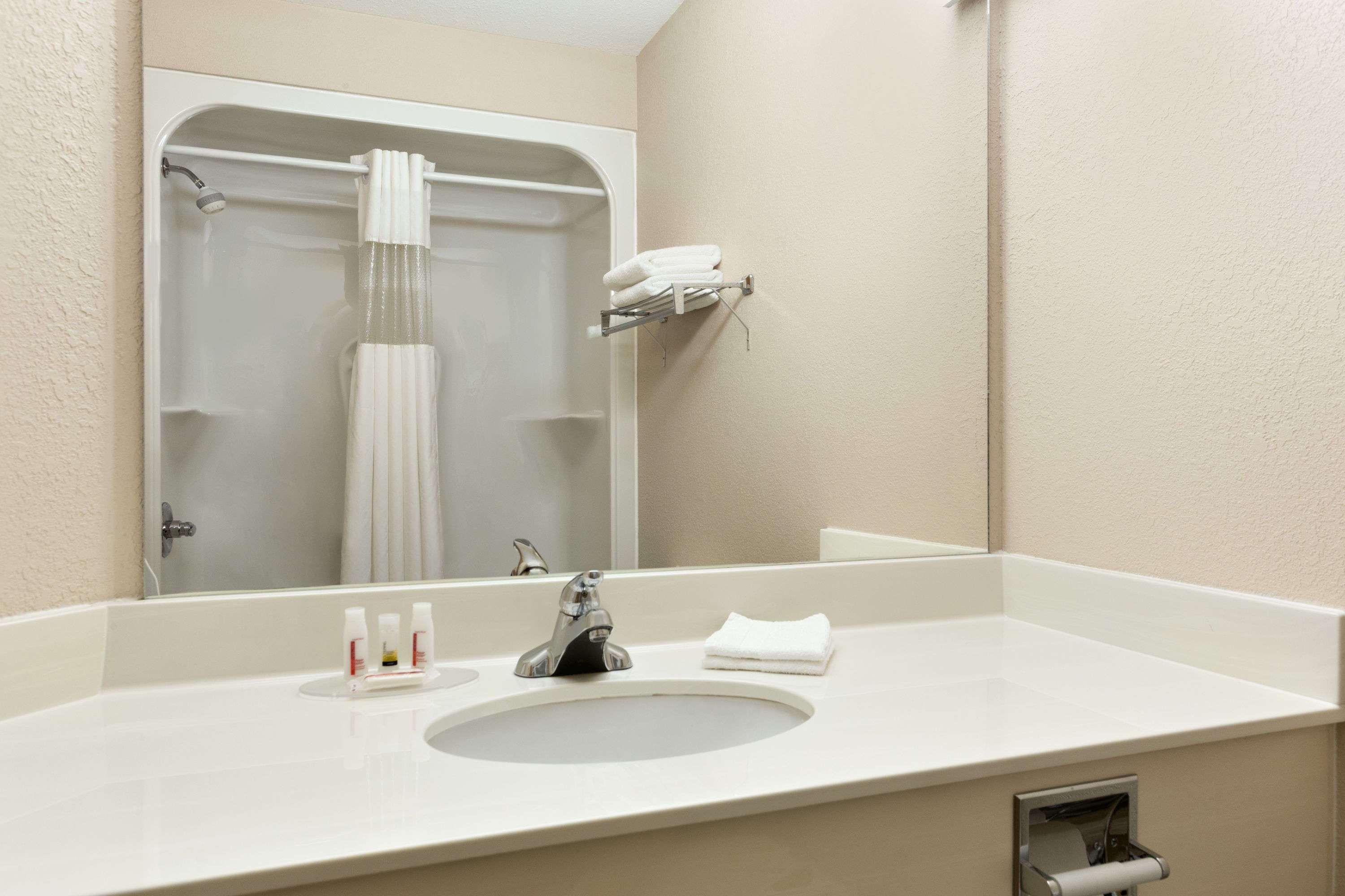 Days Inn & Suites By Wyndham Winkler Dış mekan fotoğraf