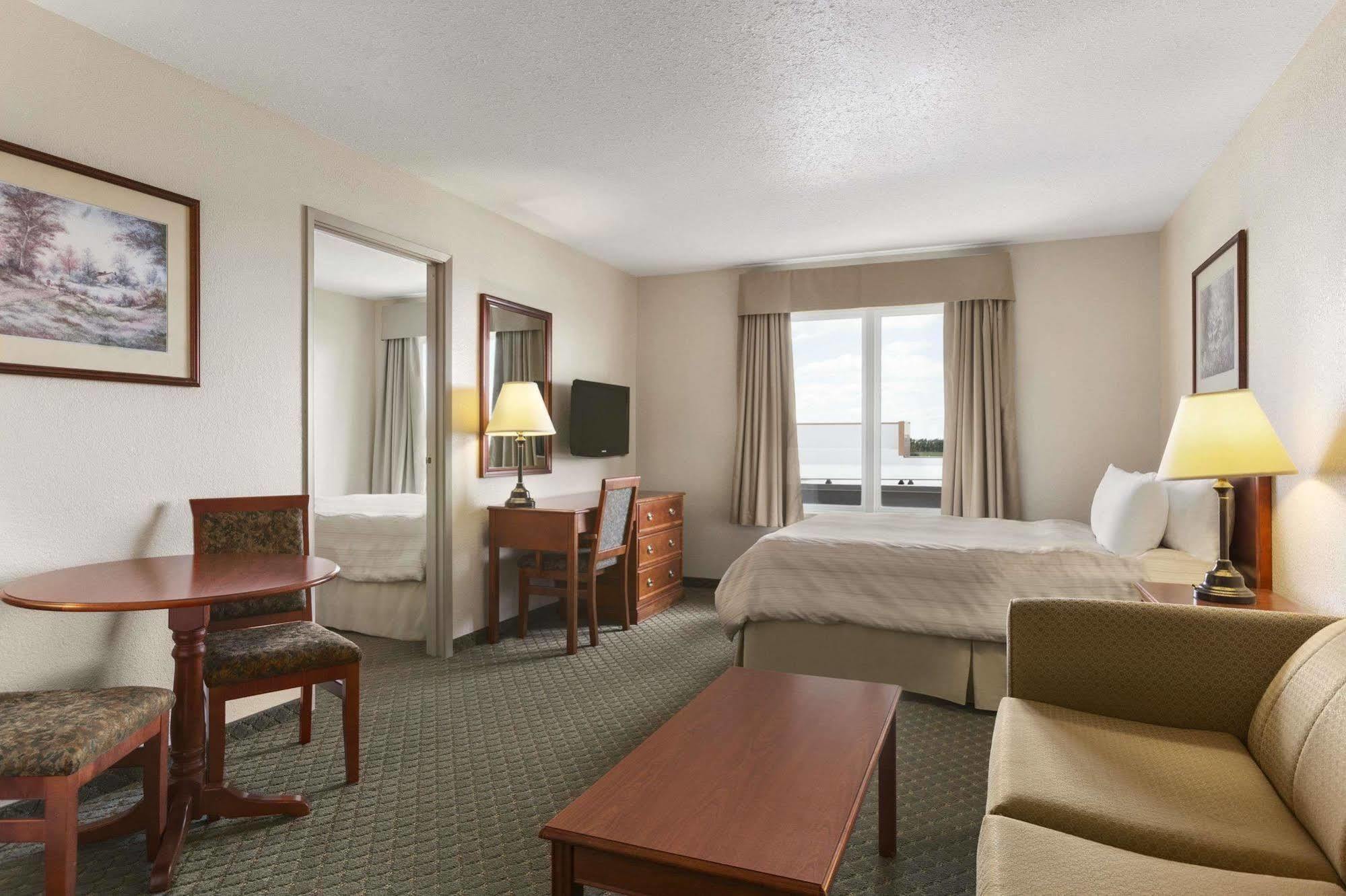 Days Inn & Suites By Wyndham Winkler Dış mekan fotoğraf